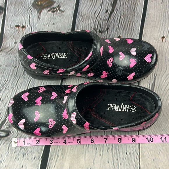 ANYWEAR Black & Pink Hearts Breast Cancer Awareness Slip On Professional Clogs - Picture 7 of 17